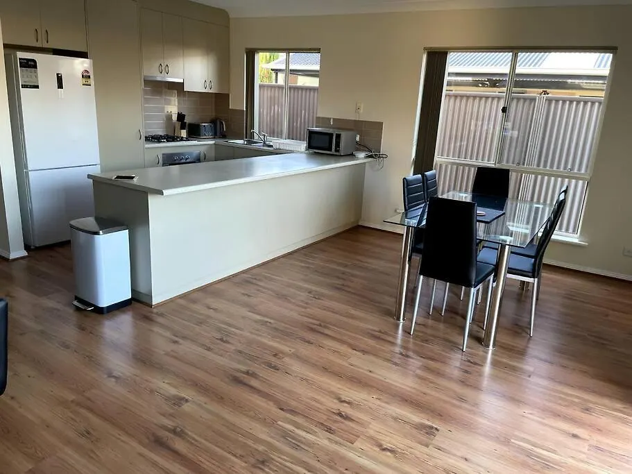 Tasha'S Apartments In Angle Park - N38 Woodville 0*,  Ausztrália